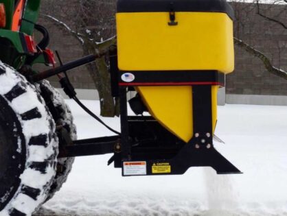 Навесные пескоразбрасыватели малого объема